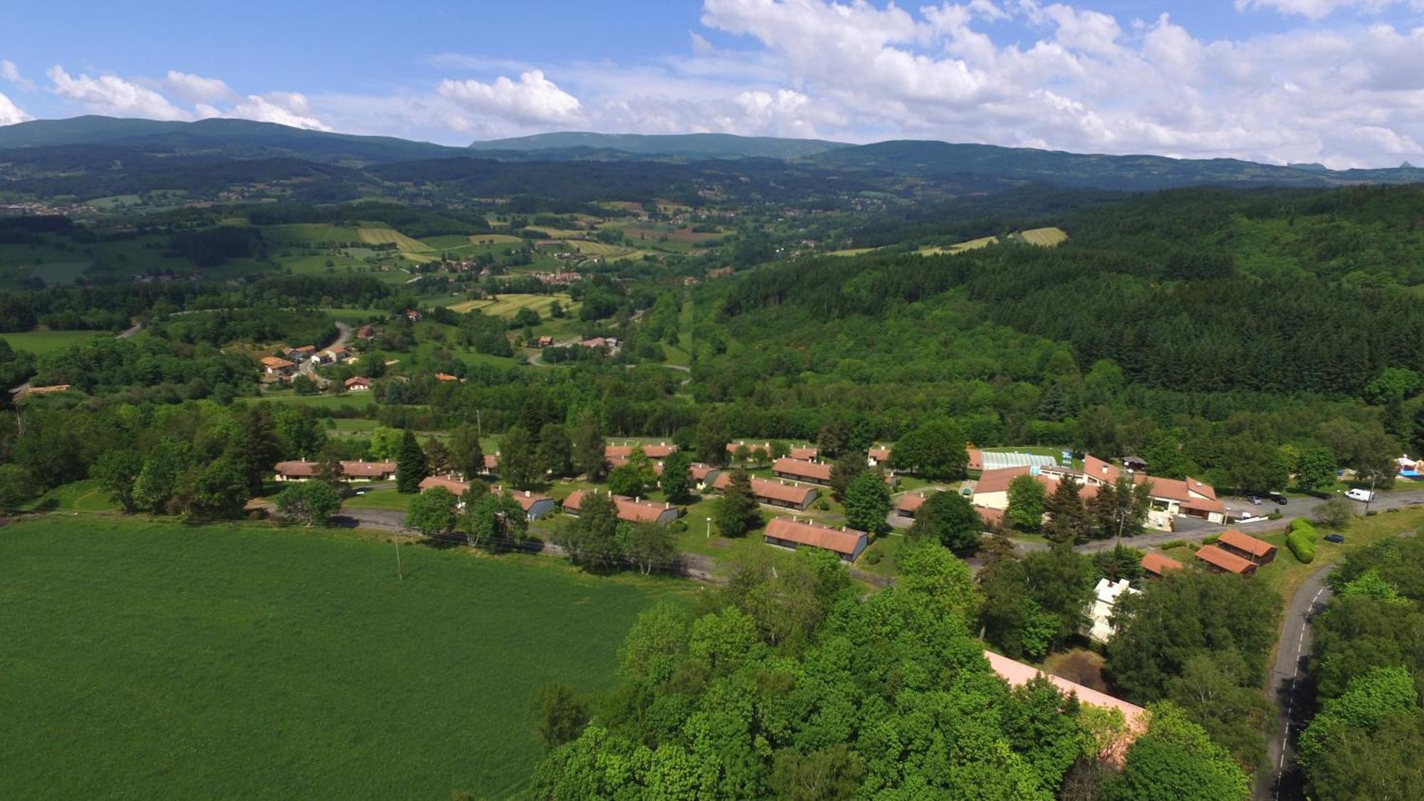Vvf Villages « Les Monts Du Forez » Saint-Jean-La-Vetre Exteriör bild