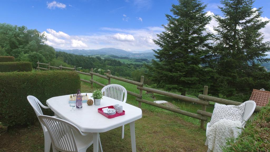Vvf Villages « Les Monts Du Forez » Saint-Jean-La-Vetre Exteriör bild
